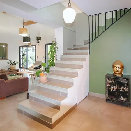 Luxurious In Les Avignon Semesterbostad
