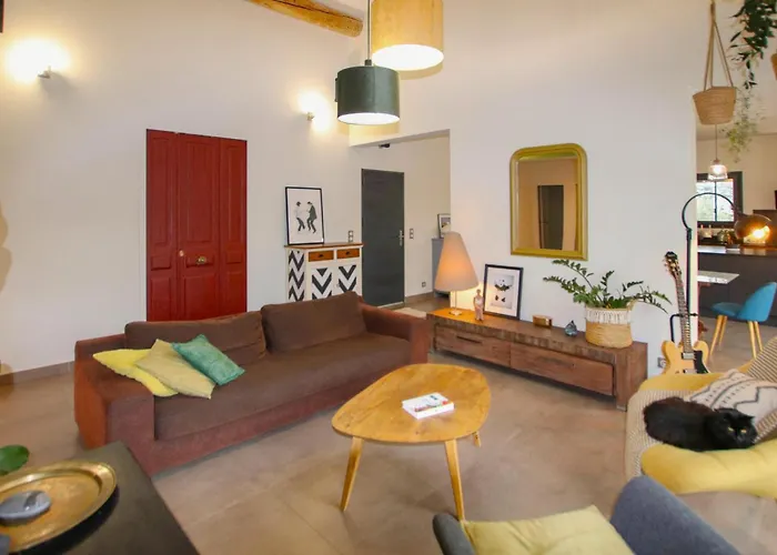 Holiday home Amazing In Les Avignon