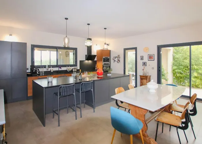 Holiday home Amazing In Les Avignon *