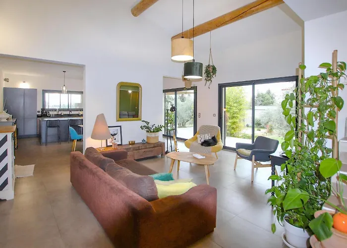 Amazing In Les Avignon Holiday home