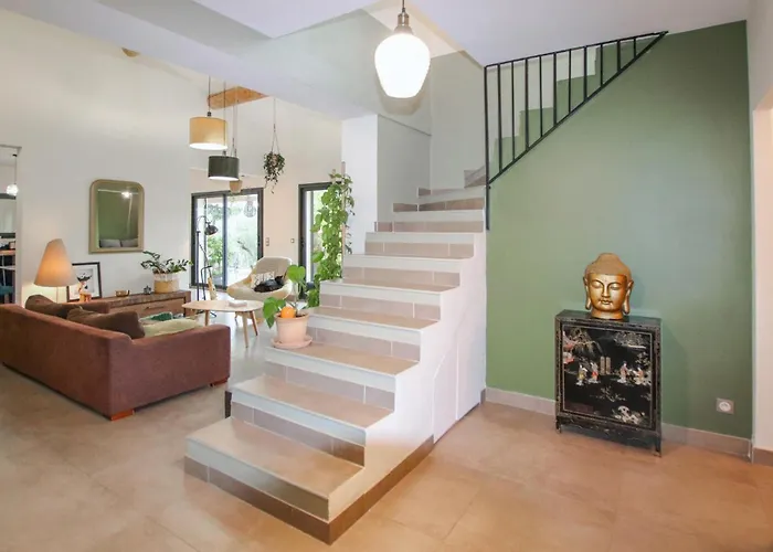 Amazing In Les Avignon Holiday home