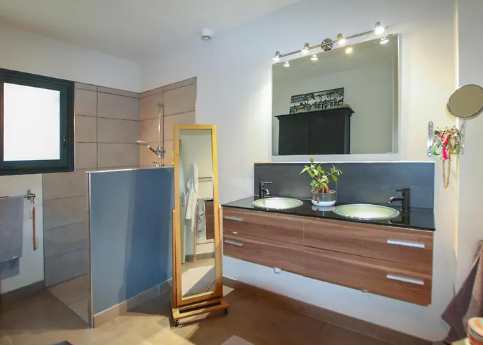 Holiday home Amazing In Les Avignon