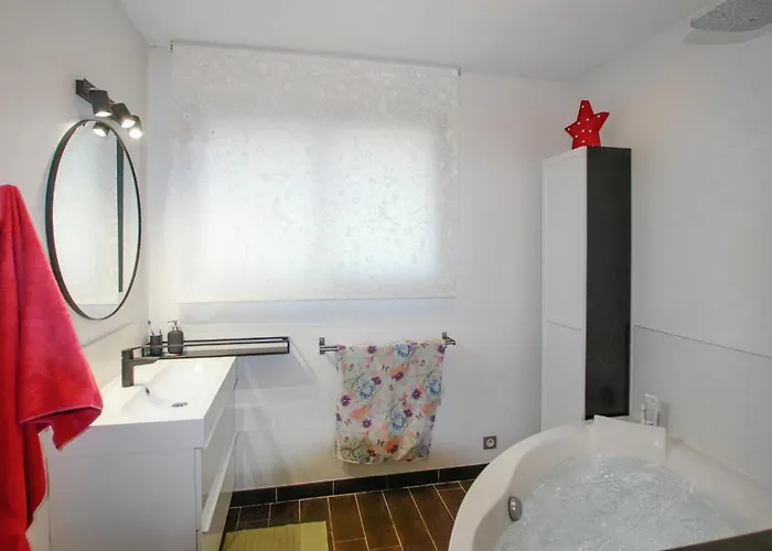 Holiday home Amazing In Les Avignon *