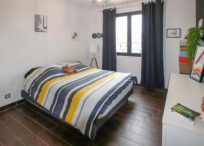 Holiday home Amazing In Les Avignon *