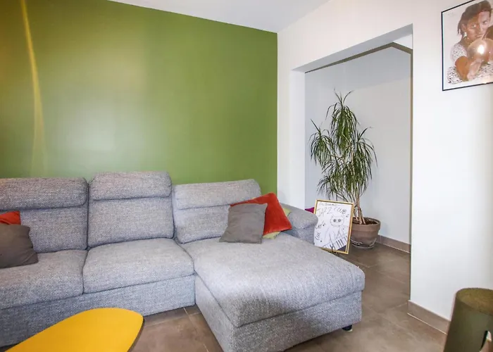 Holiday home Amazing In Les Avignon